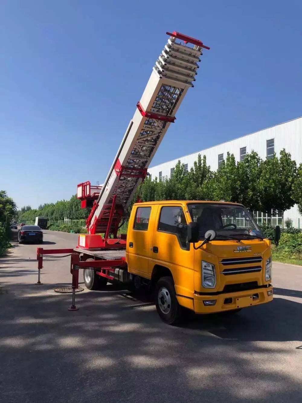 海尾镇附近的云梯车出租服务：轻松解决高空作业需求