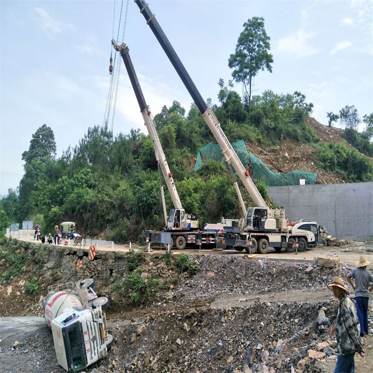 海尾镇汽车掉沟里叫吊车救援要多少钱