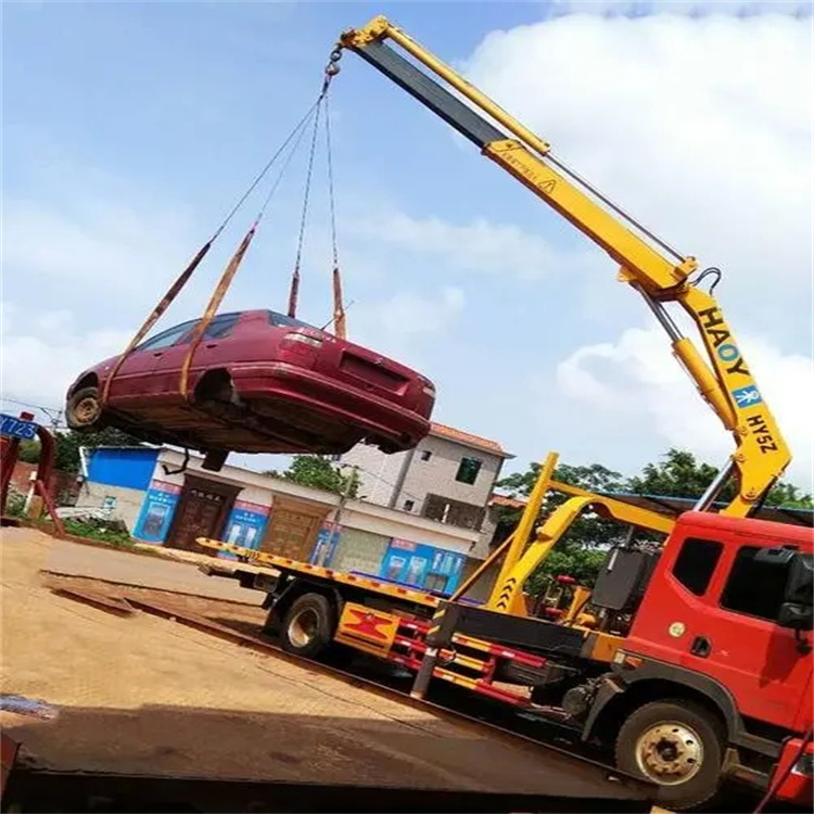 海尾镇吊车吊汽车的正确方法